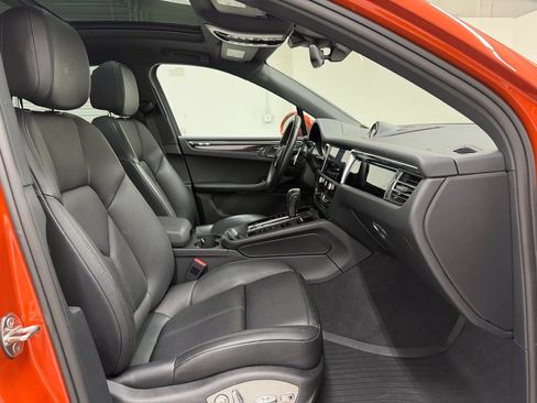 Used 2025 Porsche Macan AWD/4WD image 11