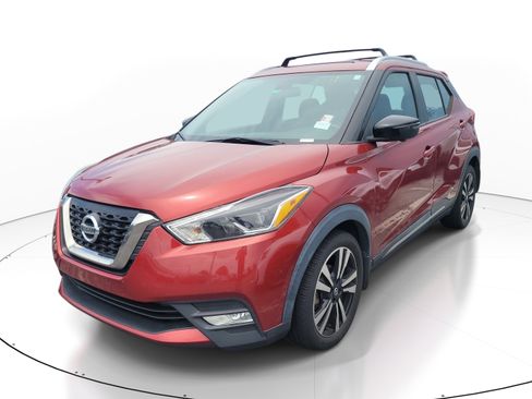 Used 2018 Nissan Kicks SR FWD image 3