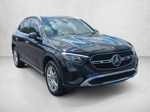 Used 2023 Mercedes-Benz GLC 300 image 3