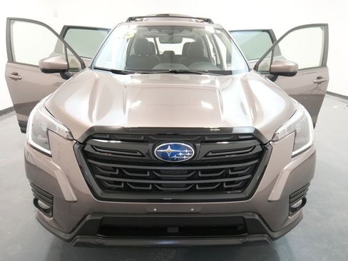 Used 2023 Subaru Forester Premium image 29