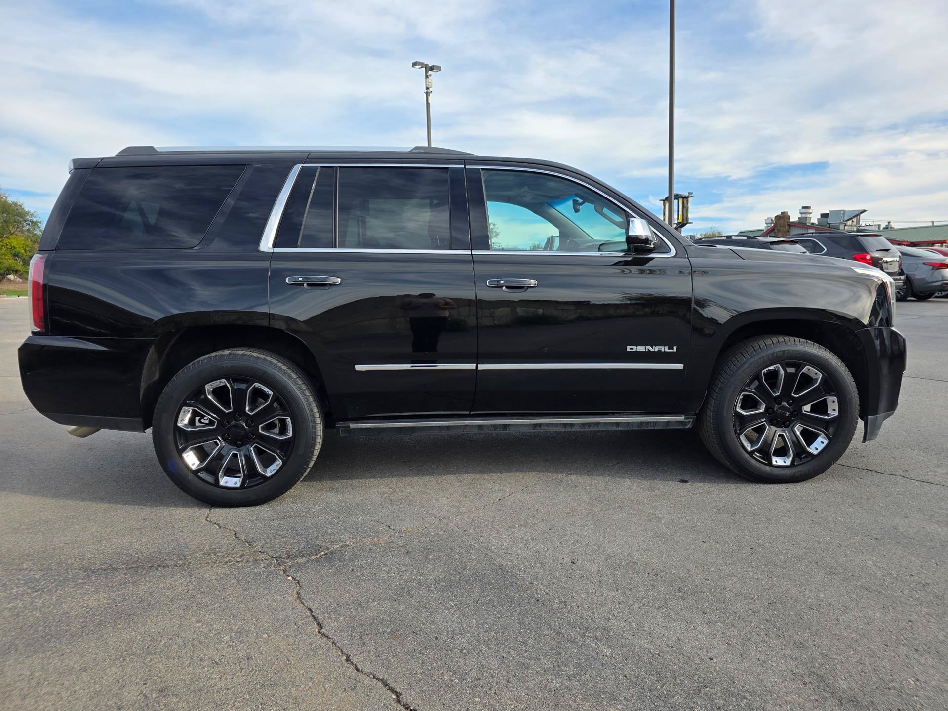 Used 2019 GMC Yukon Denali w/ Denali Ultimate Package AWD/4WD image 4