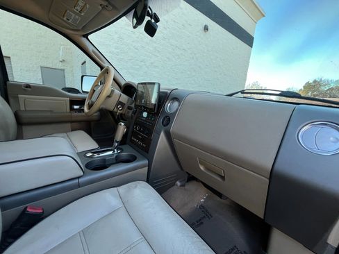 Used 2006 Lincoln Mark LT 4x4 image 25