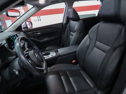 Used 2021 Nissan Rogue SL w/ Premium Package image 12