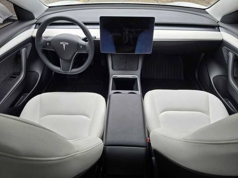Used 2021 Tesla Model 3 Standard Range Plus image 32