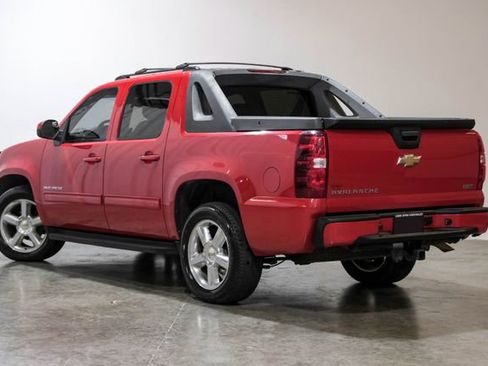 Used 2011 Chevrolet Avalanche LS RWD image 14