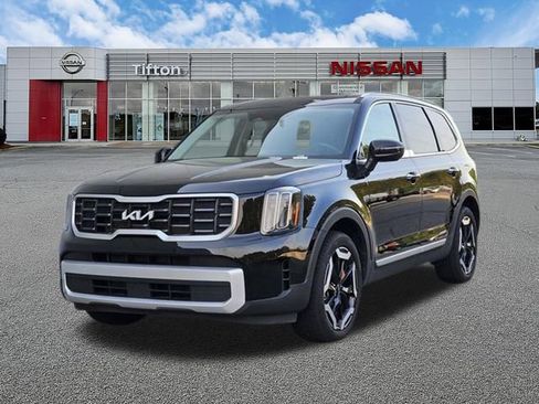 Used 2025 Kia Telluride S FWD image 8