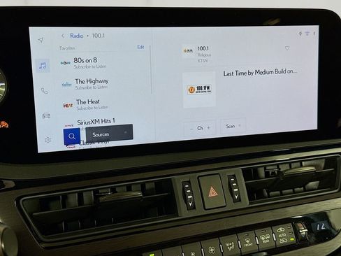 Certified 2025 Lexus ES 300h w/ Premium Package image 15