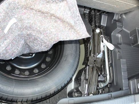 Used 2024 Volkswagen Atlas SE image 13