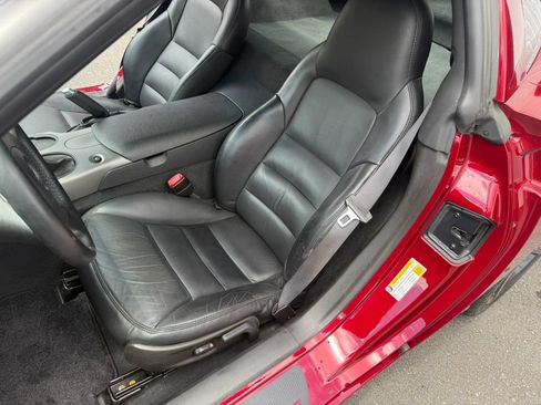 Used 2007 Chevrolet Corvette Coupe w/ Performance Package RWD image 18