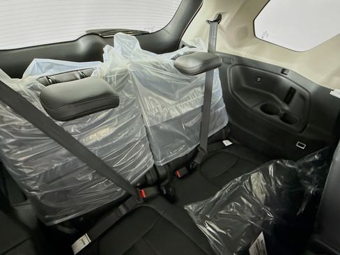 New 2025 Honda Pilot Touring image 36