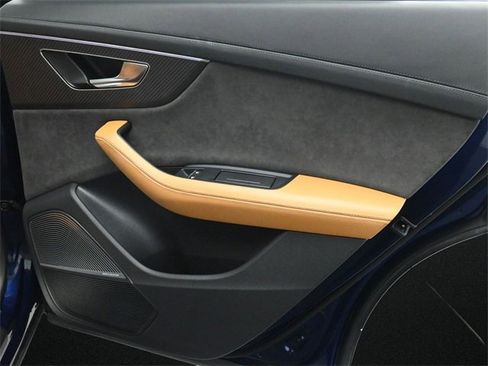 Used 2022 Audi RS Q8 w/ Luxury Package image 15