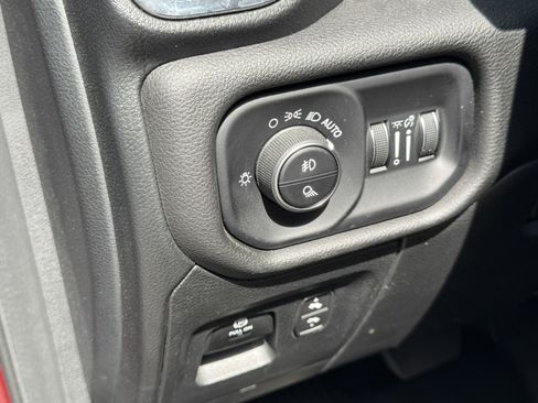Used 2025 RAM 1500 Laramie w/ Sport Appearance Package AWD/4WD image 35