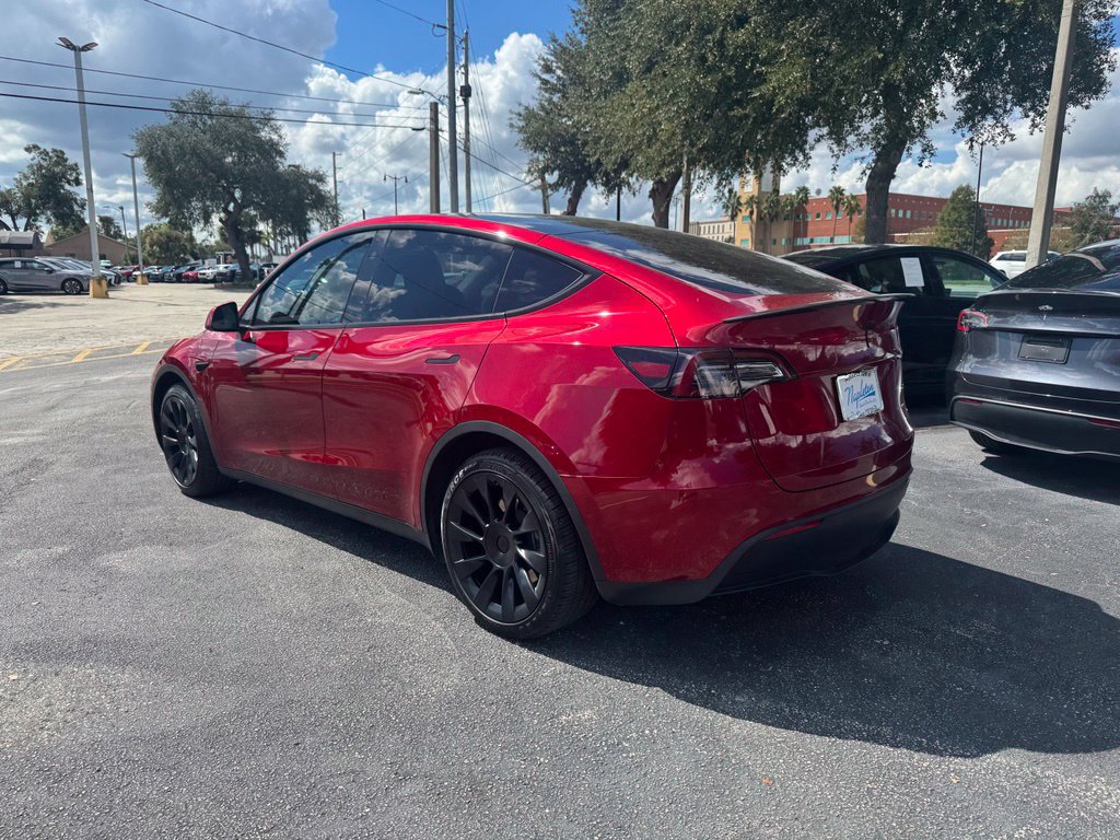 Used 2024 Tesla Model Y Long Range AWD/4WD image 3