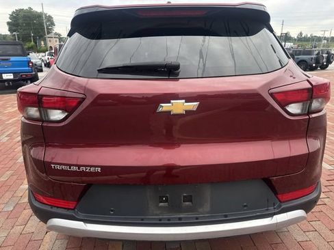 Used 2022 Chevrolet TrailBlazer LT w/ Confidence II Package FWD image 9