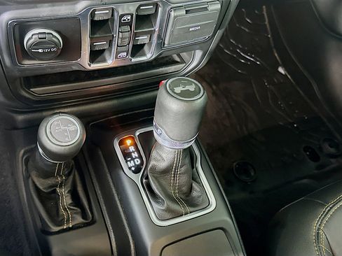 Used 2023 Jeep Wrangler Unlimited Sahara AWD/4WD image 25