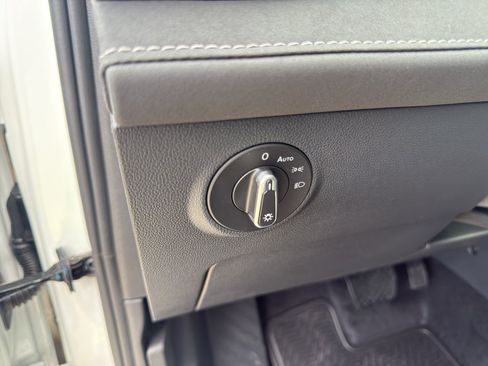 New 2026 Volkswagen Taos SE FWD image 13