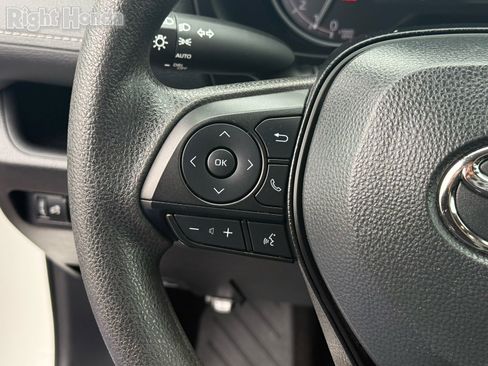 Used 2025 Toyota RAV4 XLE image 16