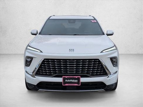 Used 2025 Buick Enclave Avenir w/ Super Cruise Package image 2