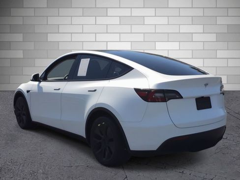 Used 2024 Tesla Model Y Long Range image 3