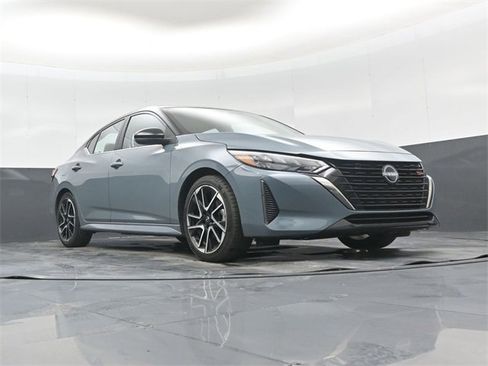 Used 2025 Nissan Sentra SR w/ SR Premium Package image 45