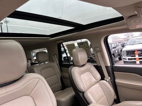 Used 2024 Lincoln Navigator Premiere image 27