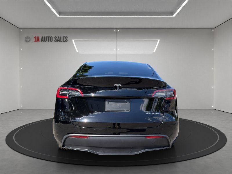 Used 2024 Tesla Model Y Long Range AWD/4WD image 4