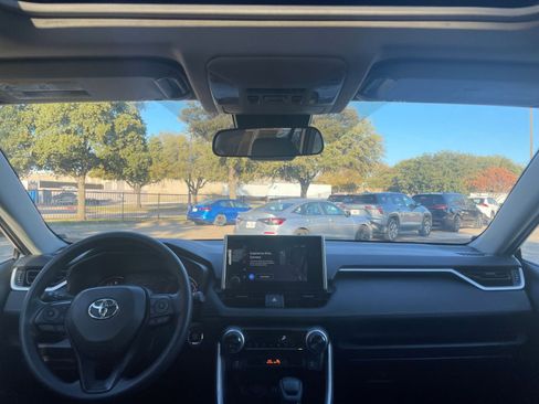 Used 2025 Toyota RAV4 XLE image 34