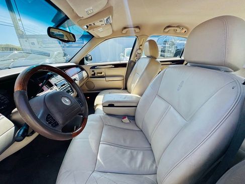Used 2004 Lincoln Town Car Ultimate RWD image 10