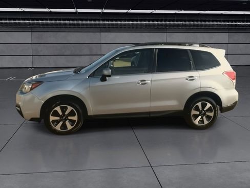 Used 2017 Subaru Forester 2.5i Limited w/ Popular Package #2 image 5
