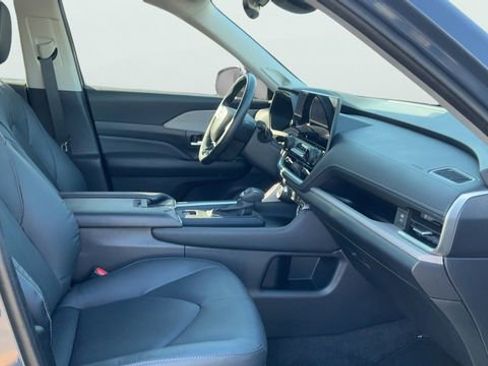 Used 2024 Toyota Grand Highlander Limited image 10