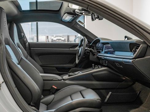 Certified 2025 Porsche 911 Carrera RWD image 28