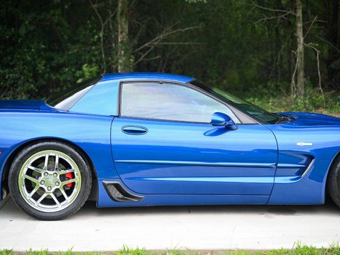 Used 2003 Chevrolet Corvette Z06 w/ Memory Package, 3 Drivers RWD image 11