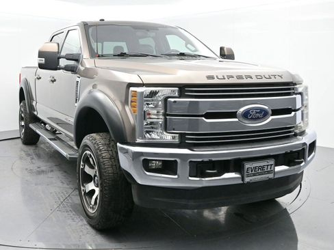 Used 2018 Ford F250 Lariat w/ Lariat Value Package image 2