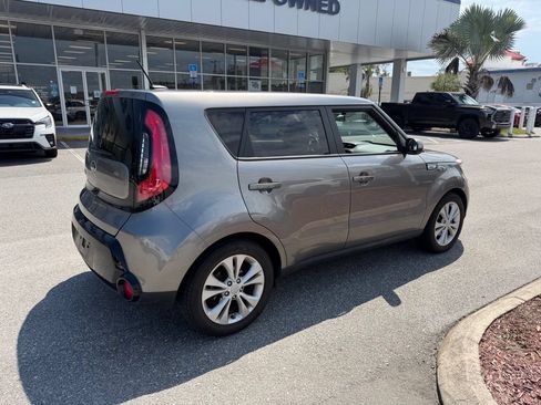 Used 2016 Kia Soul + w/ Primo Package FWD image 3