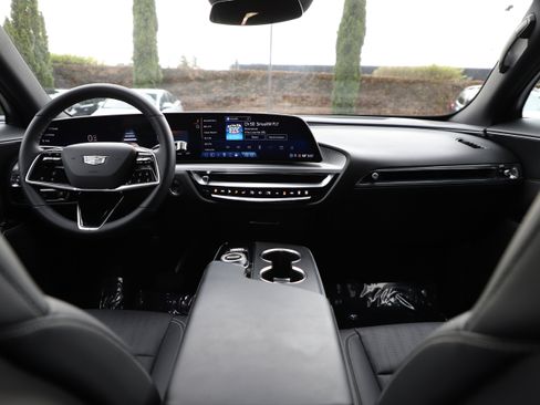 Used 2024 Cadillac Lyriq Sport AWD/4WD image 17