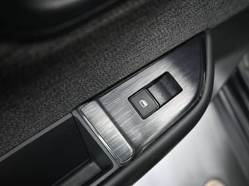 Used 2023 Nissan Rogue S AWD/4WD image 11