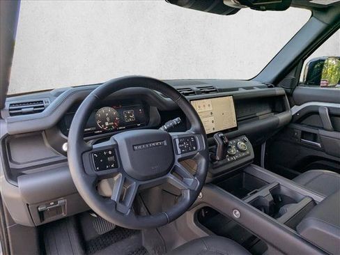 Certified 2025 Land Rover Defender 110 X-Dynamic SE AWD/4WD image 9