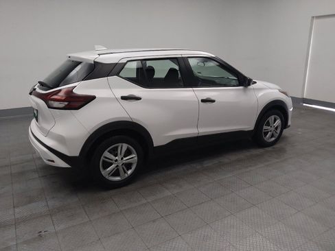 Used 2022 Nissan Kicks S image 10