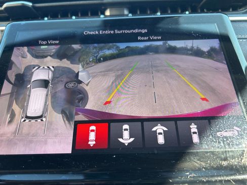 Certified 2023 Jeep Grand Cherokee Limited w/ Luxury Tech Group II image 19