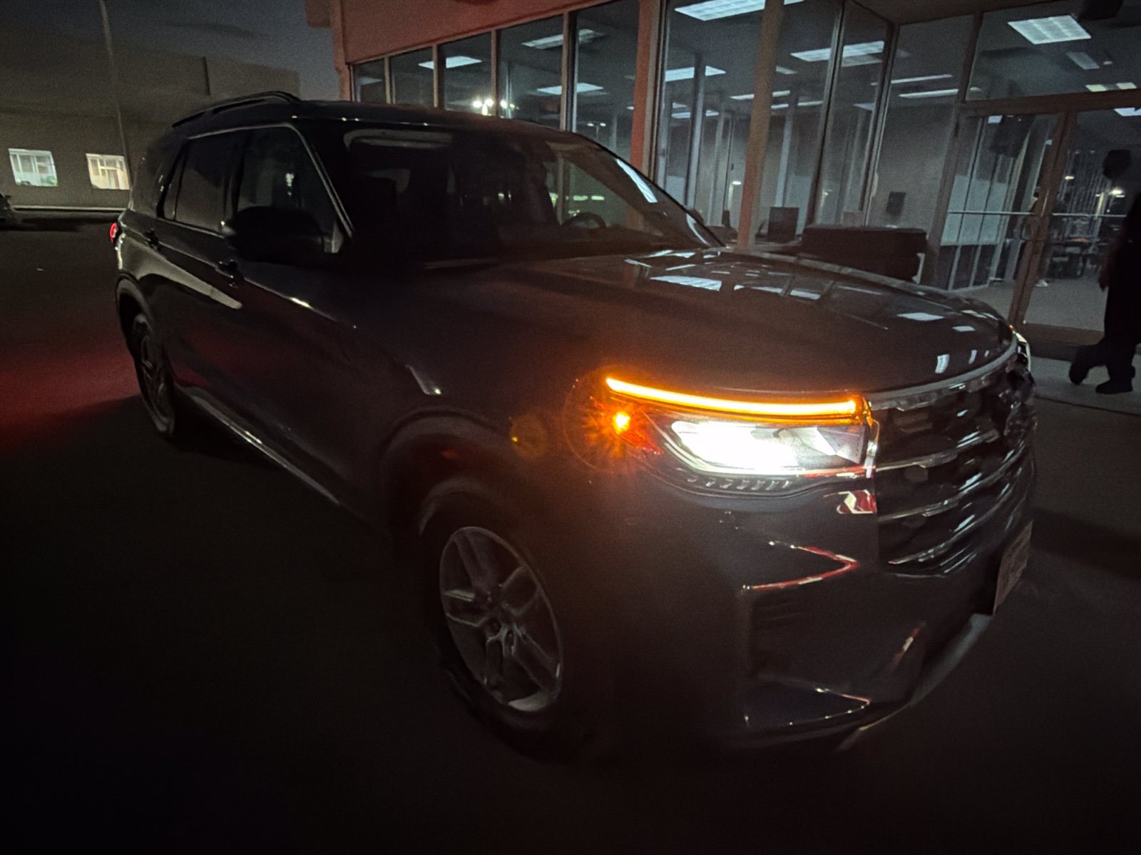 Used 2025 Ford Explorer Active RWD image 3