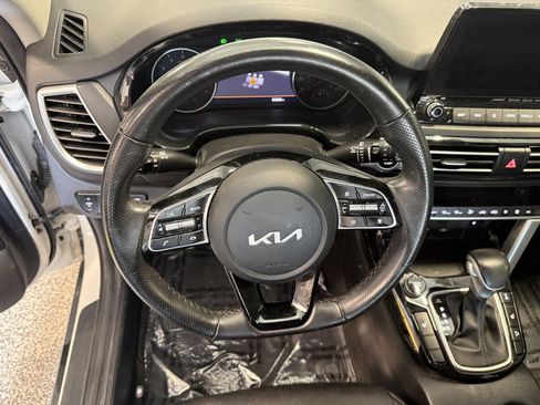 Used 2022 Kia Seltos SX w/ Sunroof Package AWD/4WD image 16