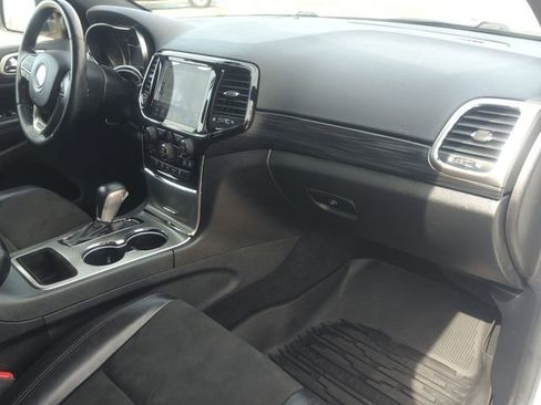 Used 2020 Jeep Grand Cherokee Altitude image 27