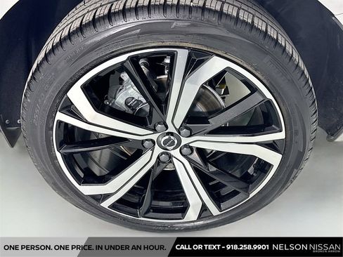 Used 2023 Volvo XC60 B5 Ultimate w/ Climate Package image 33