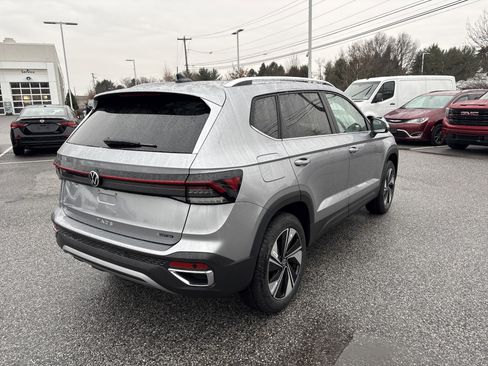 New 2026 Volkswagen Taos SE image 4