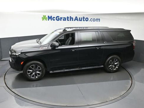 Used 2023 Chevrolet Suburban Z71 w/ Luxury Package image 19