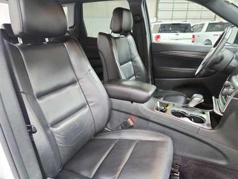Used 2018 Jeep Grand Cherokee Limited image 40