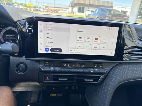 Used 2025 Toyota Camry XLE FWD image 17