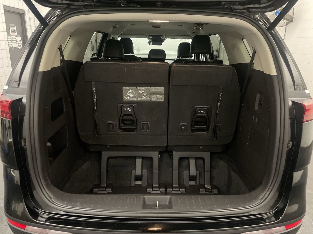 Used 2022 Kia Carnival EX FWD image 19