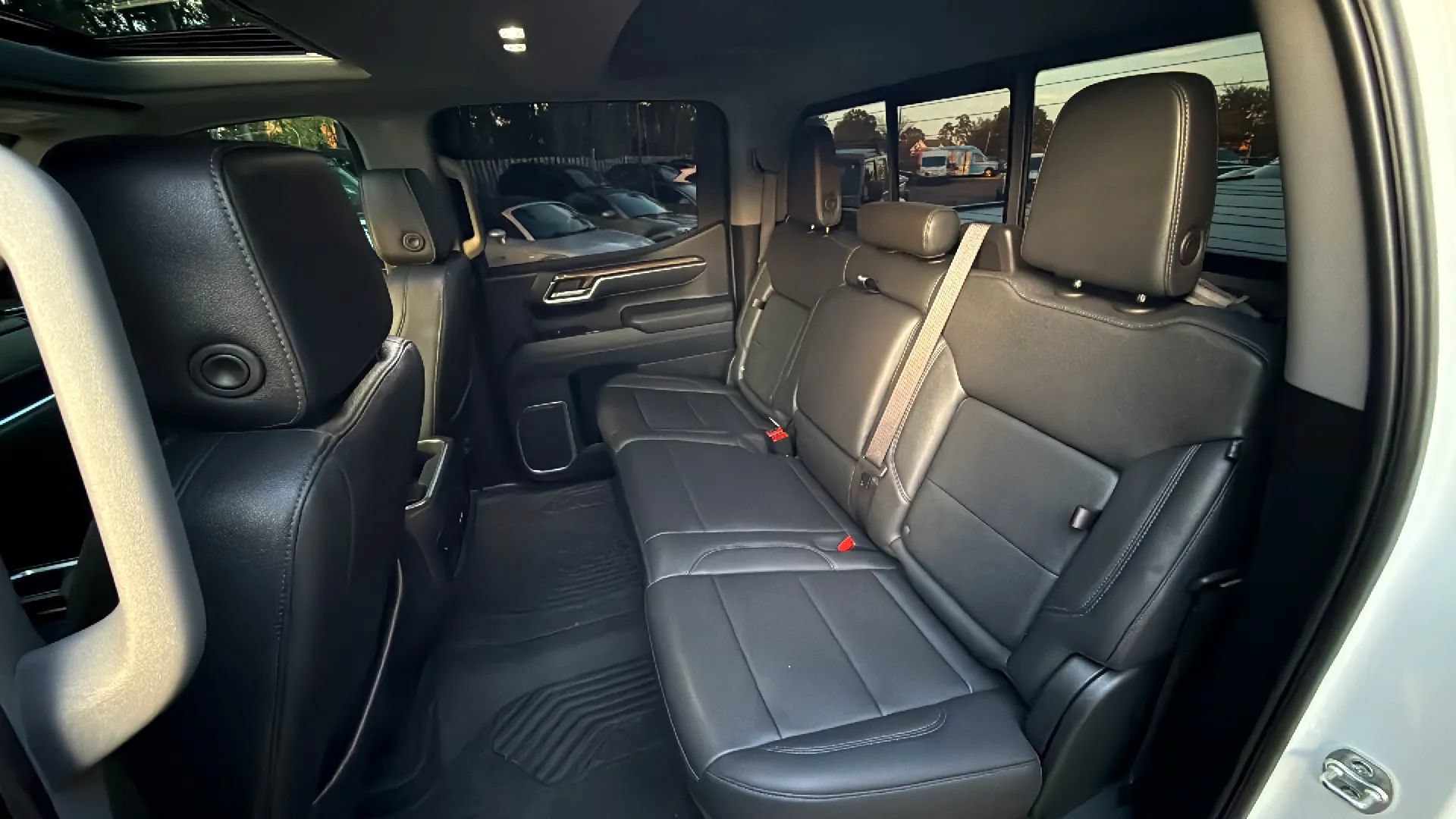 Used 2025 Chevrolet Silverado 1500 LT Trail Boss w/ Dark Appearance Package AWD/4WD image 24