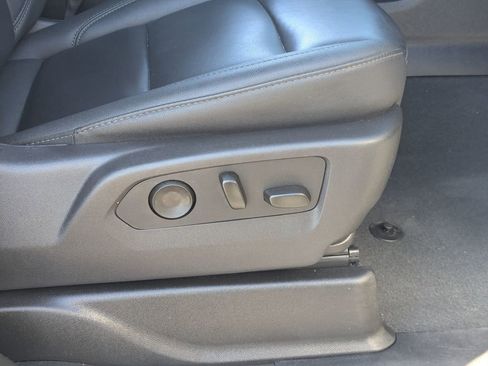 Used 2025 Chevrolet Suburban Z71 AWD/4WD image 37